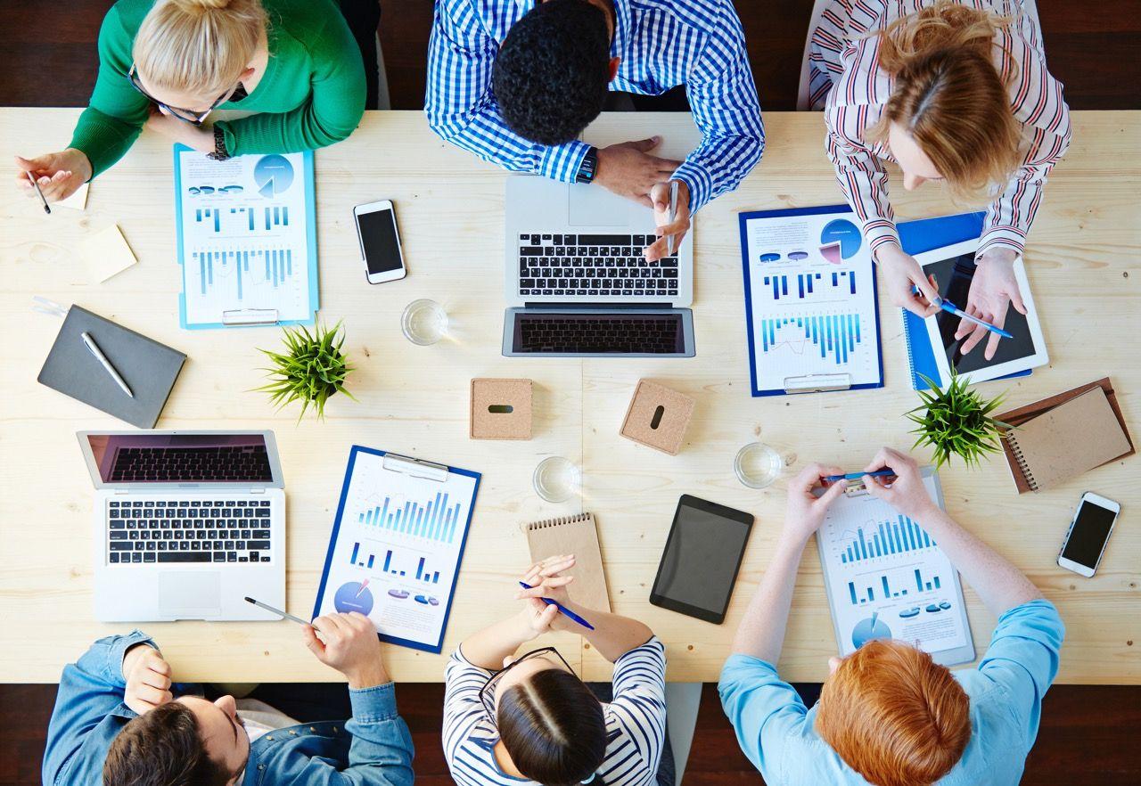 Ile kosztuje reklama na Facebooku? Przewodnik po kosztach i czynnikach wpływających na cenę