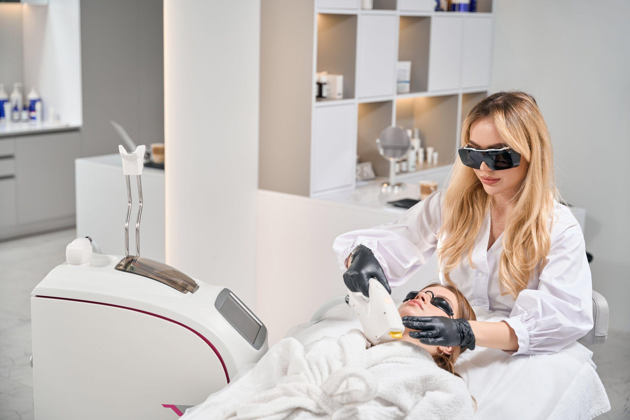 Jak skutecznie promować salon kosmetyczny online? 5 kluczowych strategii digital marketingu